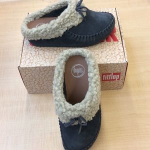 Fitflop “Cuddler” slipper moccasins Sz 6 suede